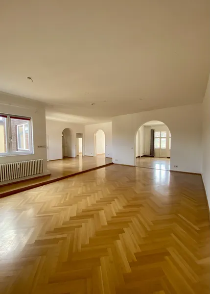 7-Zimmer-Altbauwohnung für Familien oder Teilgewerbe — photo 1